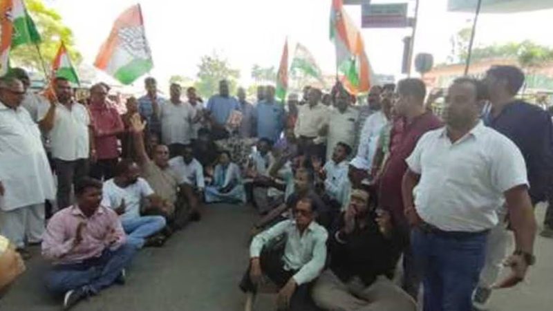 आक्रोश:विधायक से अभद्रता के विरोध में कांग्रेस का प्रदर्शन, भाजपा सरकार पर लगाए गंभीर आरोप