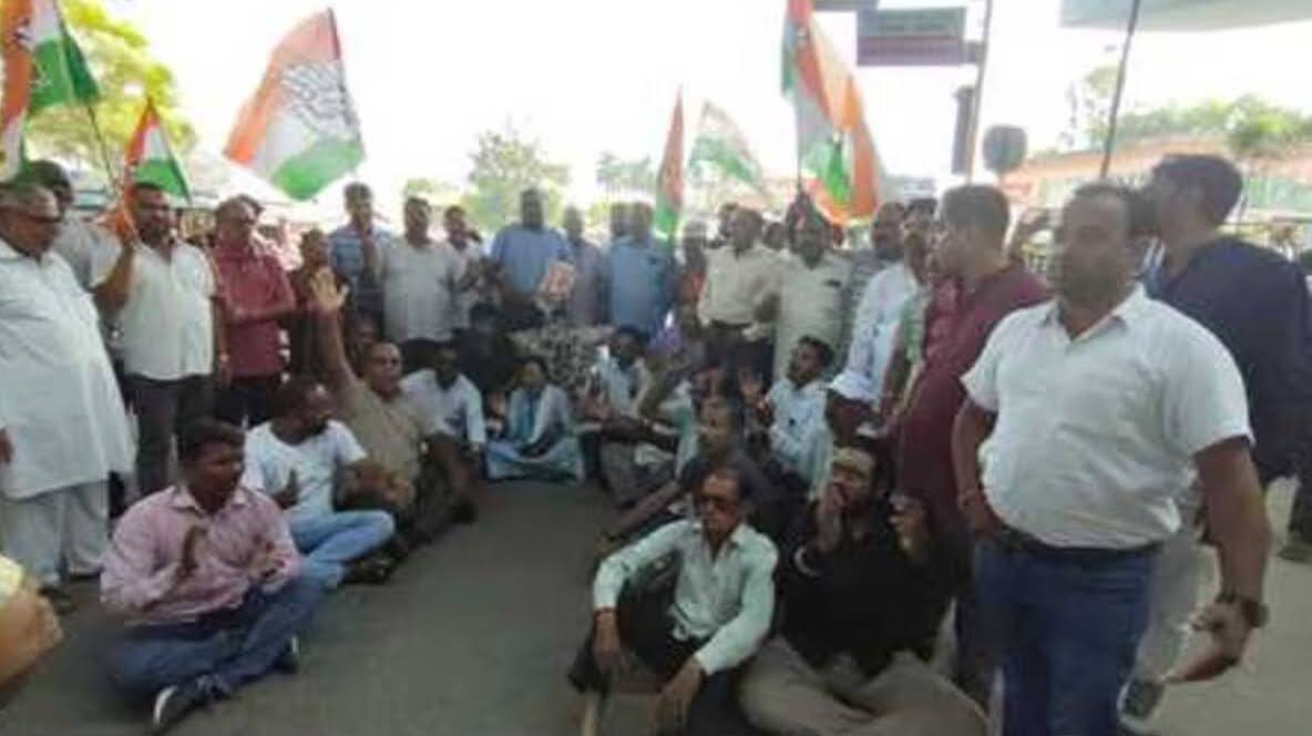 आक्रोश:विधायक से अभद्रता के विरोध में कांग्रेस का प्रदर्शन, भाजपा सरकार पर लगाए गंभीर आरोप