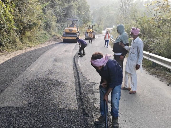 दावा: 15 अक्टूबर तक गड्ढामुक्त होंगी उत्तराखंड की सड़कें, युद्धस्तर पर शुरू हुआ मरम्मत अभियान