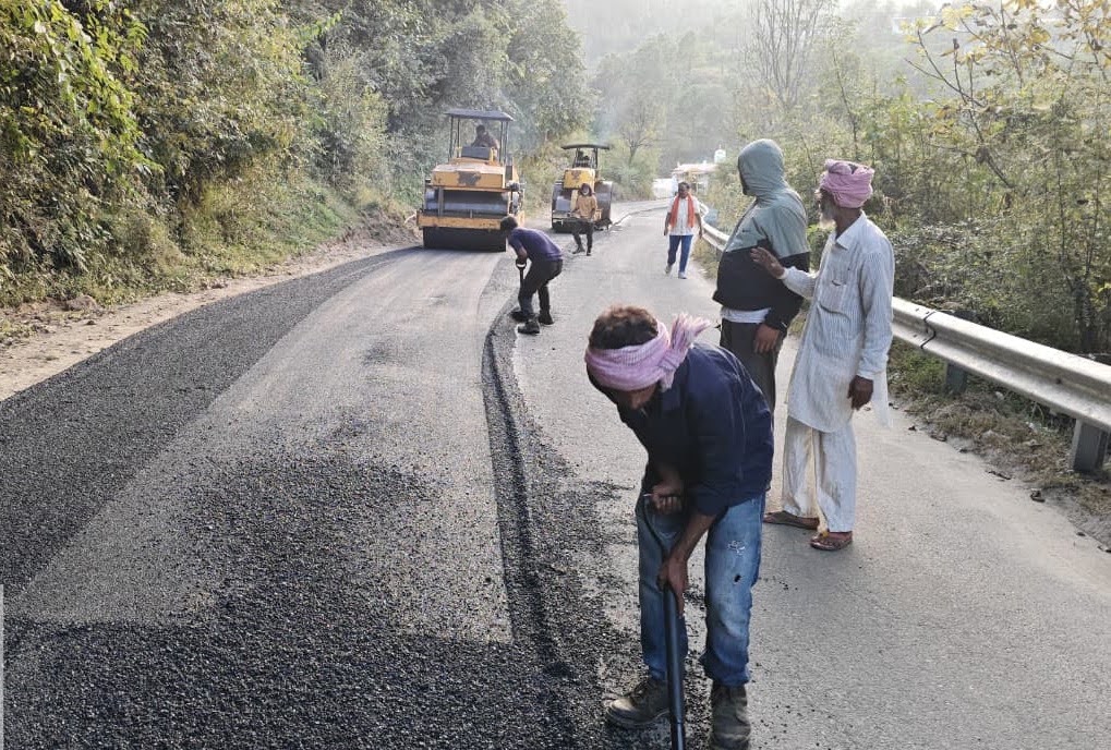 दावा: 15 अक्टूबर तक गड्ढामुक्त होंगी उत्तराखंड की सड़कें, युद्धस्तर पर शुरू हुआ मरम्मत अभियान