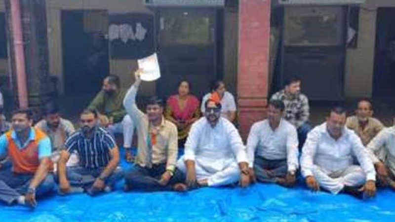 विरोध: फर्जी शैक्षिक प्रमाणपत्रों से सरकारी नौकरी पाने के आरोप, जांच की मांग