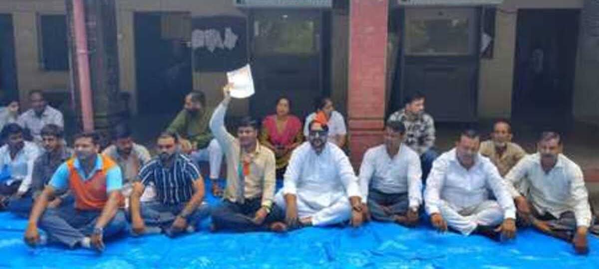 विरोध: फर्जी शैक्षिक प्रमाणपत्रों से सरकारी नौकरी पाने के आरोप, जांच की मांग
