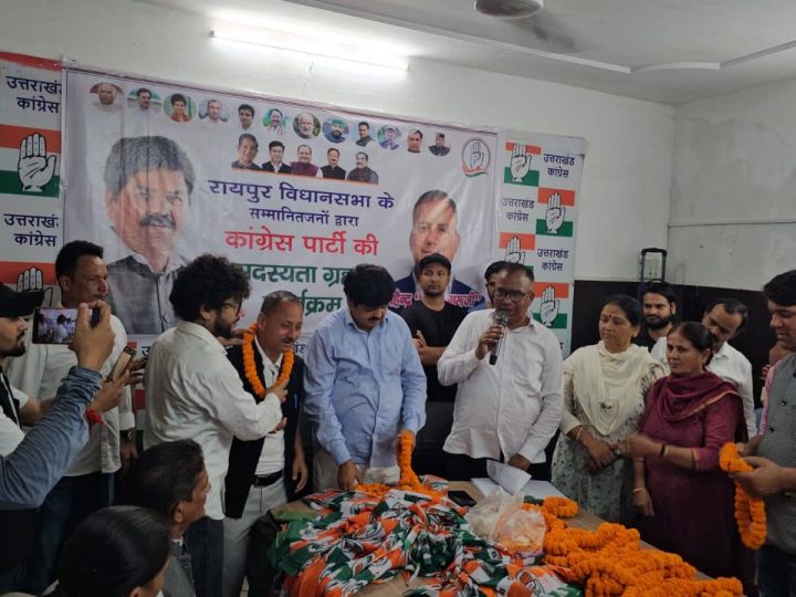 समर्थन: रायपुर विधानसभा में कांग्रेस का कुनबा बढ़ा, करीब 200 लोगों ने थामा पार्टी का हाथ