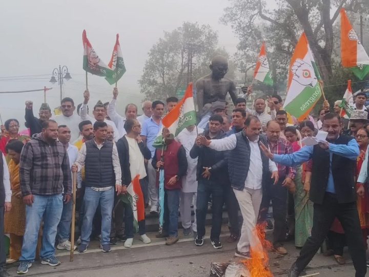 विरोध: रुड़की में वोट चोरी के आरोप को लेकर कांग्रेस का मार्च, मुख्य चुनाव आयुक्त के खिलाफ की जमकर नारेबाजी
