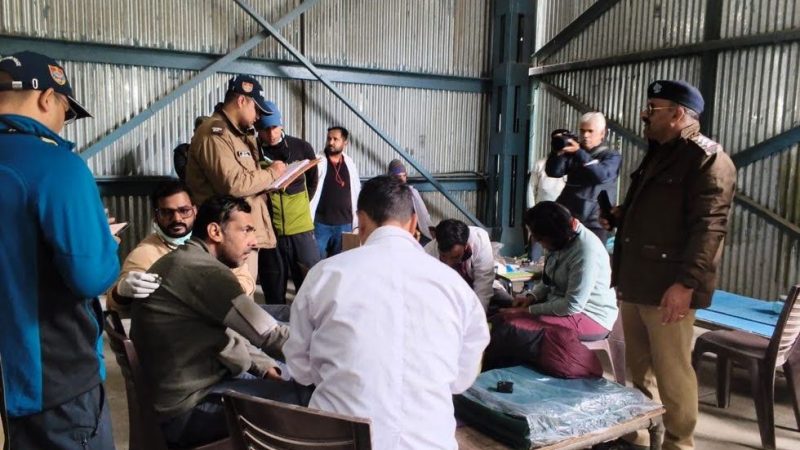 बचाव अभियान: बर्फबारी के बीच ऑडेन कोल में फंसे 29 ट्रैकर्स का हेली रेस्क्यू, कालिंदी पास में अभियान जारी