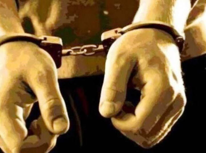 दोहरा हत्याकांड: फ़रार आरोपी पुलिस मुठभेड़ में घायल होकर गिरफ़्तार, प्रेम प्रसंग के चलते मार डाला था बहन और उसके प्रेमी को