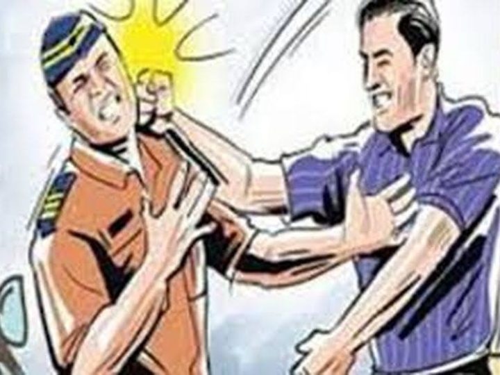विवाद: मामूली बात पर हुई कहासुनी के बाद दो पक्षों में हो गई जमकर मारपीट