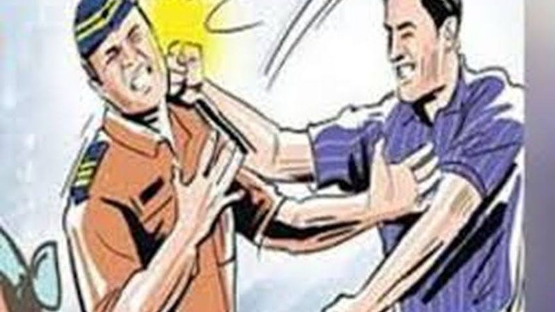 विवाद: मामूली बात पर हुई कहासुनी के बाद दो पक्षों में हो गई जमकर मारपीट
