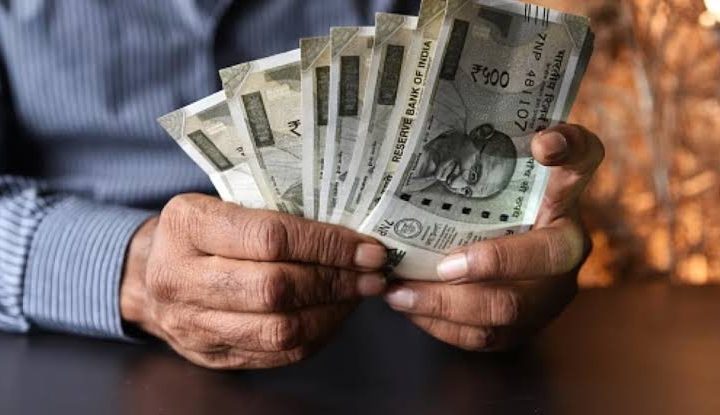 तोहफ़ा: सरकारी कर्मचारियों के लिए खुशखबरी!7000 की जगह ₹21000 मिलेगा दिवाली बोनस?
