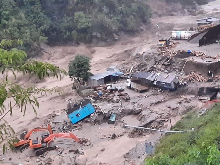 आपदा: सिक्किम में भारी बारिश के बाद भूस्खलन से 50 परिवार बेघर, कई मकान तबाह, पहाड़ी से गांव की तरफ तेजी से आया मलबा