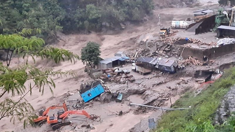 आपदा: सिक्किम में भारी बारिश के बाद भूस्खलन से 50 परिवार बेघर, कई मकान तबाह, पहाड़ी से गांव की तरफ तेजी से आया मलबा