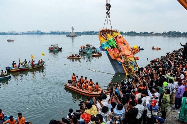 दुखद: तेलंगाना में गणेश विसर्जन के दौरान हादसों में सब-इंस्पेक्टर समेत 13 लोगों की मौत, 26 गंभीर रूप से घायल