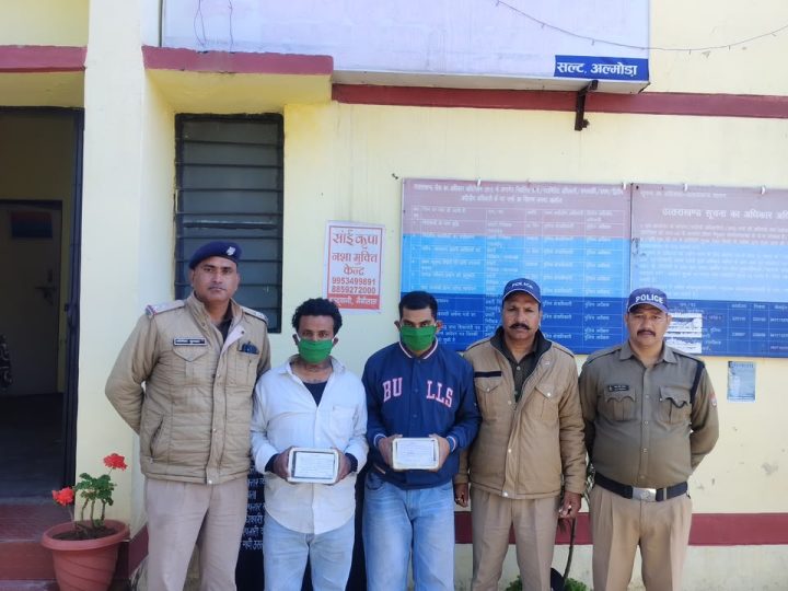 शिकंजा: रामनगर के दो कार सवार युवक गिरफ्तार, तलाशी में पिस्टल-कारतूस और चाकू बरामद