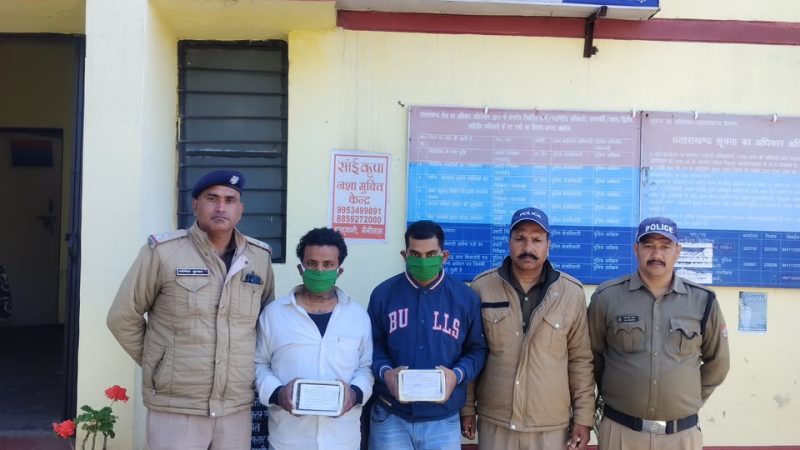 शिकंजा: रामनगर के दो कार सवार युवक गिरफ्तार, तलाशी में पिस्टल-कारतूस और चाकू बरामद