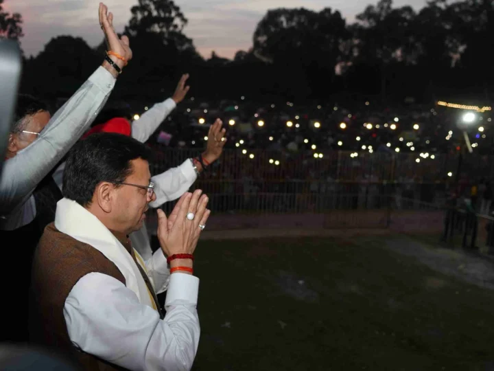 मुख्यमंत्री पुष्कर सिंह धामी बन्नू बिरादरी द्वारा परेड ग्राउंड, देहरादून में आयोजित दशहरा महोत्सव में हुए शामिल