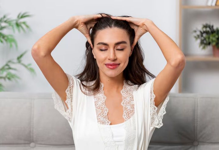 हैल्थ टिप्स: सिर की मालिश से मिल सकते हैं ये फायदे, जरूर बनाएं इसे अपनी दिनचर्या का हिस्सा