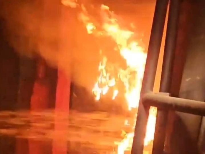 अफरा-तफरी: नैनीताल के डीएफओ कार्यालय में लगी आग, महत्वपूर्ण फाइलें जलकर राख