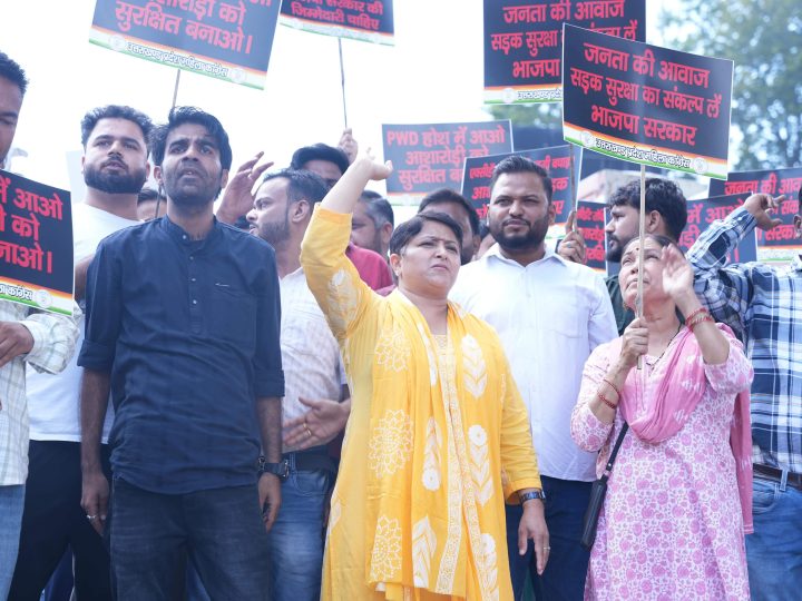 आवाज़: आशारोड़ी-मोहब्बेवाला में लगातार सड़क हादसों के खिलाफ महिला कांग्रेस का हल्ला बोल