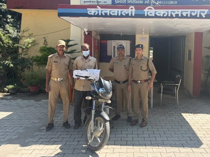 खुलासा: पुलिस ने किया स्कूल परिसर के घर में चोरी का खुलासा, 65 वर्षीय आरोपी गिरफ्तार, सहयोगी रिश्तेदार फ़रार