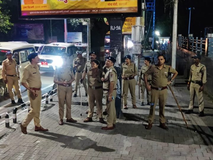 एक्शन: वीकेंड पर दून में पुलिस की ‘नाइट स्ट्राइक’, 1809 वाहन चेक, 1900 से अधिक लोगों से पूछताछ