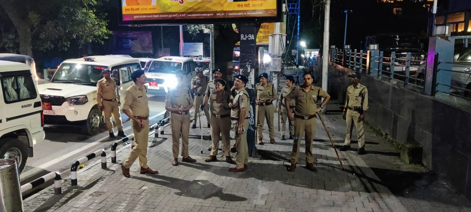 एक्शन: वीकेंड पर दून में पुलिस की ‘नाइट स्ट्राइक’, 1809 वाहन चेक, 1900 से अधिक लोगों से पूछताछ