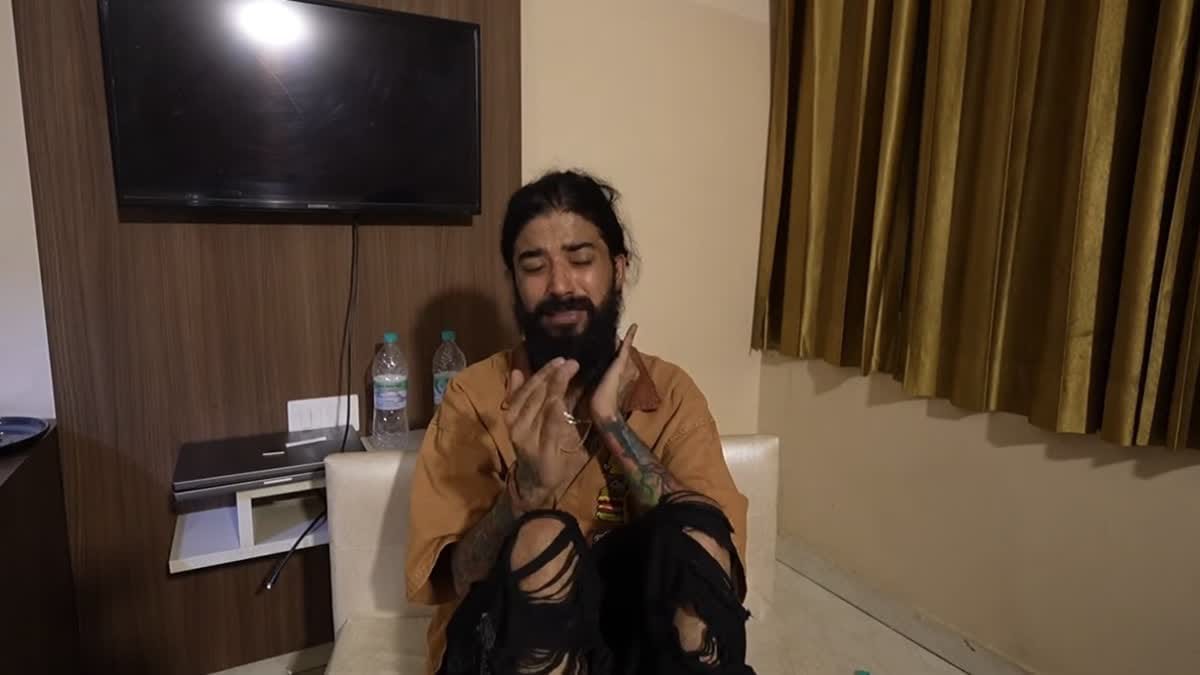 सबक: फिर विवाद में फंसा यूट्यूबर अनुराग डोभाल, मारपीट और जान से मारने की धमकी के मामले में गिरफ्तार