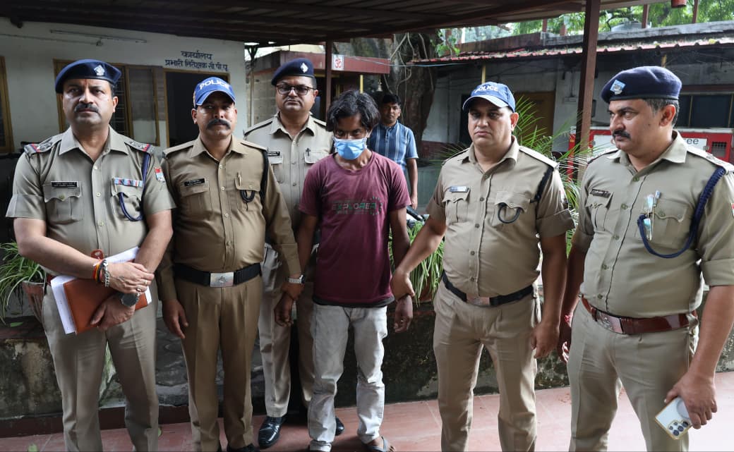 कामयाबी: पुलिस ने किया बसंत विहार में हुई नकबजनी का खुलासा, आठ लाख की ज्वैलरी बरामद