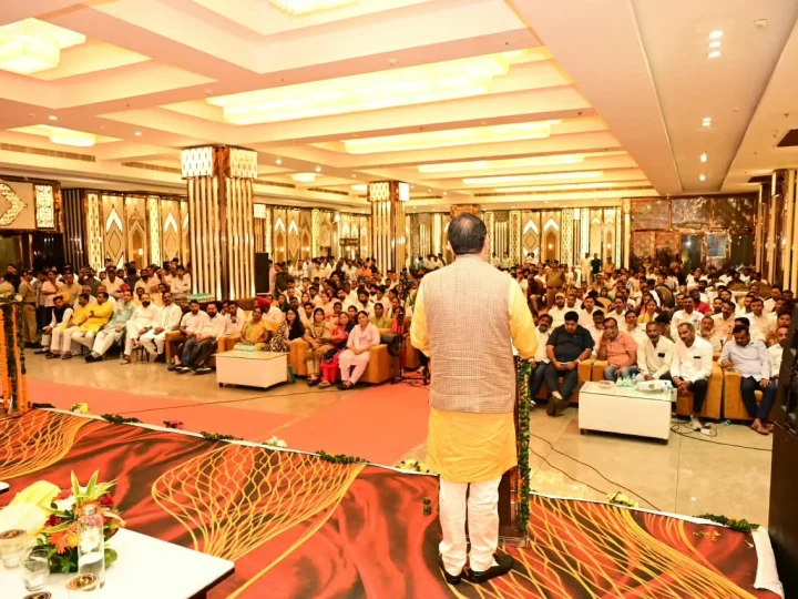 पेयजल, सड़क, शिक्षा और स्वास्थ्य को पंचायत विकास योजनाओं में प्राथमिकता देने के मुख्यमंत्री पुष्कर सिंह धामी ने दिए निर्देश
