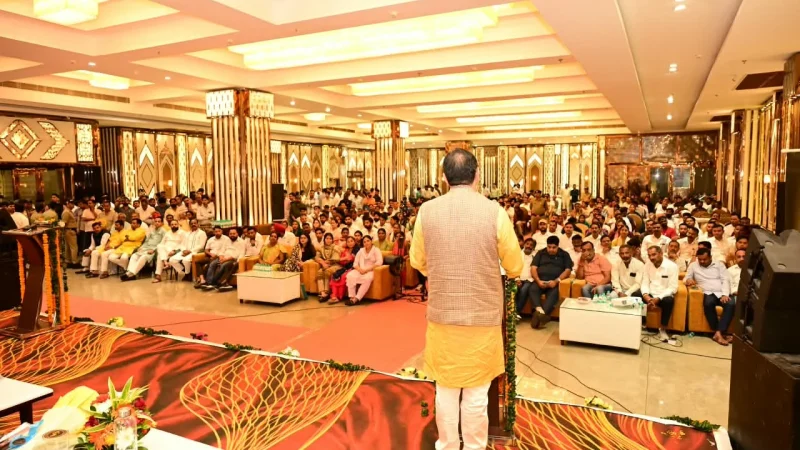 पेयजल, सड़क, शिक्षा और स्वास्थ्य को पंचायत विकास योजनाओं में प्राथमिकता देने के मुख्यमंत्री पुष्कर सिंह धामी ने दिए निर्देश