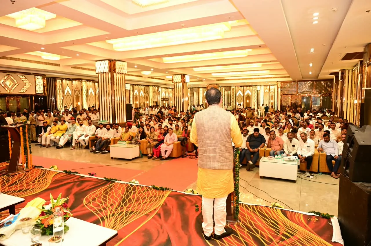 पेयजल, सड़क, शिक्षा और स्वास्थ्य को पंचायत विकास योजनाओं में प्राथमिकता देने के मुख्यमंत्री पुष्कर सिंह धामी ने दिए निर्देश