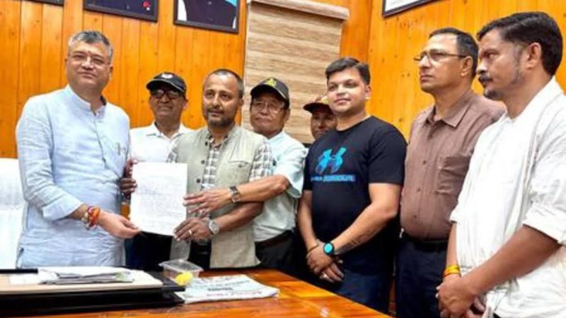 आवाज़: क्लेमेनटाउन में नगर निगम का नया जोनल कार्यालय बनाने की मांग, महापौर को सौंपा ज्ञापन