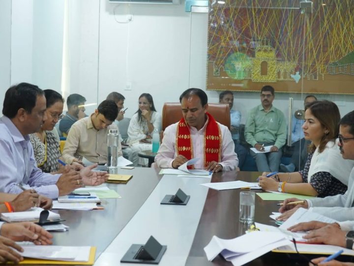 राज-काज: शैक्षिक भ्रमण पर भेजे जायेंगे मेधावी छात्र छात्राएं, शिक्षा मंत्री डाॅ. धन सिंह रावत ने दिए निर्देश