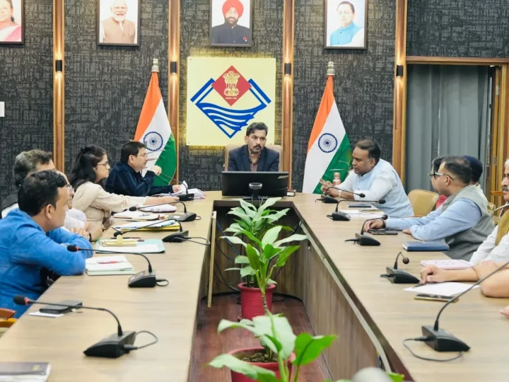 देहरादून में निर्धारित स्थलों पर ही पटाखों की बिक्री की अनुमति, बाजारों में अग्नि सुरक्षा सुनिश्चित करने के निर्देश