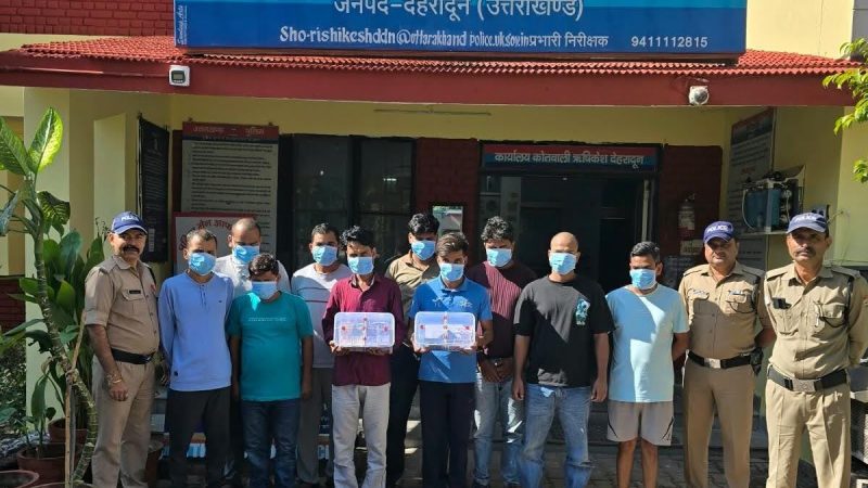 छापा: ऋषिकेश के होटल में चल रहा था जुए का खेल, पुलिस ने 10 लोगों को किया गिरफ्तार