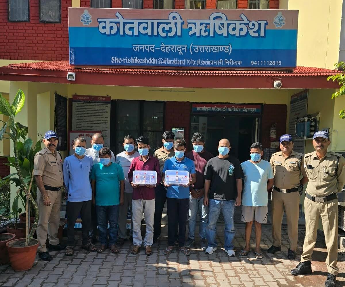 छापा: ऋषिकेश के होटल में चल रहा था जुए का खेल, पुलिस ने 10 लोगों को किया गिरफ्तार
