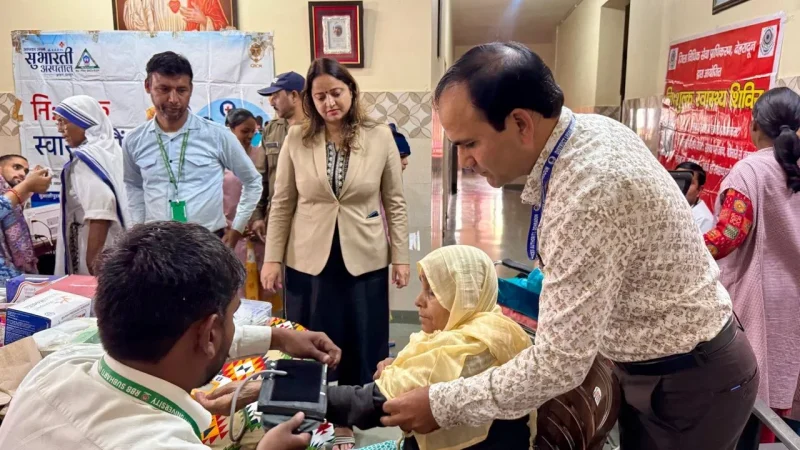 78 वृद्ध महिलाओं का निःशुल्क स्वास्थ्य परीक्षण, दवाइयां और सहायक उपकरण वितरित