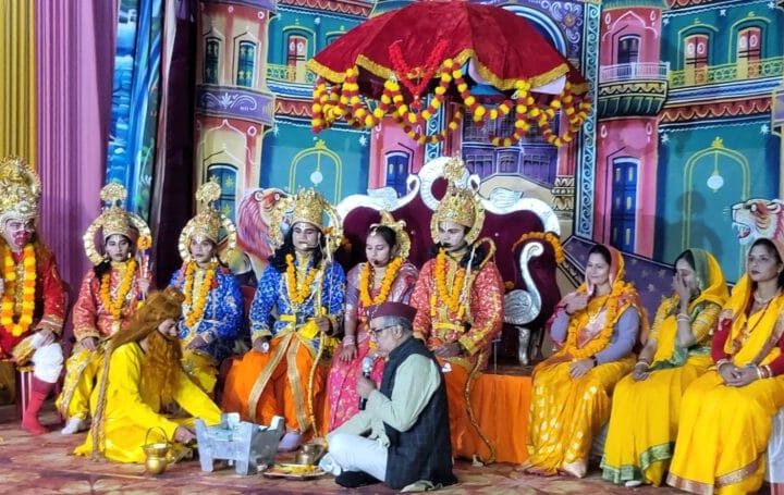 आयोजन: गौचर में 11 दिन तक सजी कामधेनु रामलीला, भगवान राम के राज्याभिषेक के साथ समापन