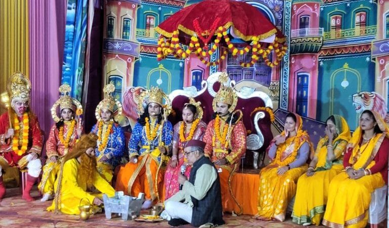 आयोजन: गौचर में 11 दिन तक सजी कामधेनु रामलीला, भगवान राम के राज्याभिषेक के साथ समापन