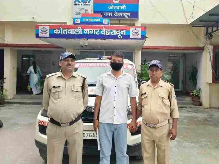 दून अस्पताल में चापड़ लहराकर चिकित्सकों व ड्यूटीरत कर्मियों को धमकाने वाले युवक को पुलिस ने किया गिरफ्तार