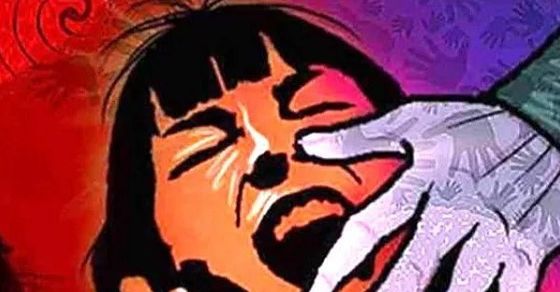 हैवान : दोस्त से फोन पर बात करने पर बेटी को बनाया बंधक, मां की मौजूदगी में पिता ने 5 बार किया रेप, तस्वीरें भी खींचीं