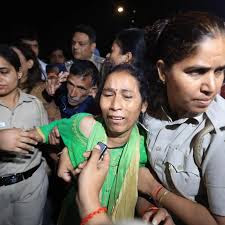 बड़ी ख़बर: इंडिया गेट पर अंकिता भंडारी के माता-पिता समेत कांग्रेस नेता लिए गए हिरासत में