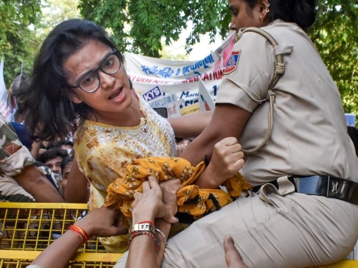 चुनौती: नेहा बोरा ने दिल्ली पुलिस के नोटिस को हाईकोर्ट में दी चुनौती, 10 हजार रुपये का मुचलका भरने के निर्देश पर रोक की मांग